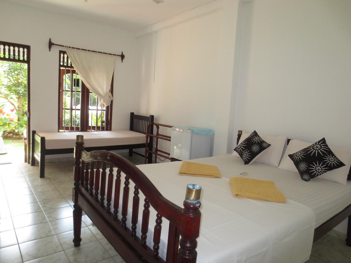 Jungle Holiday Home Hikkaduwa Exterior photo
