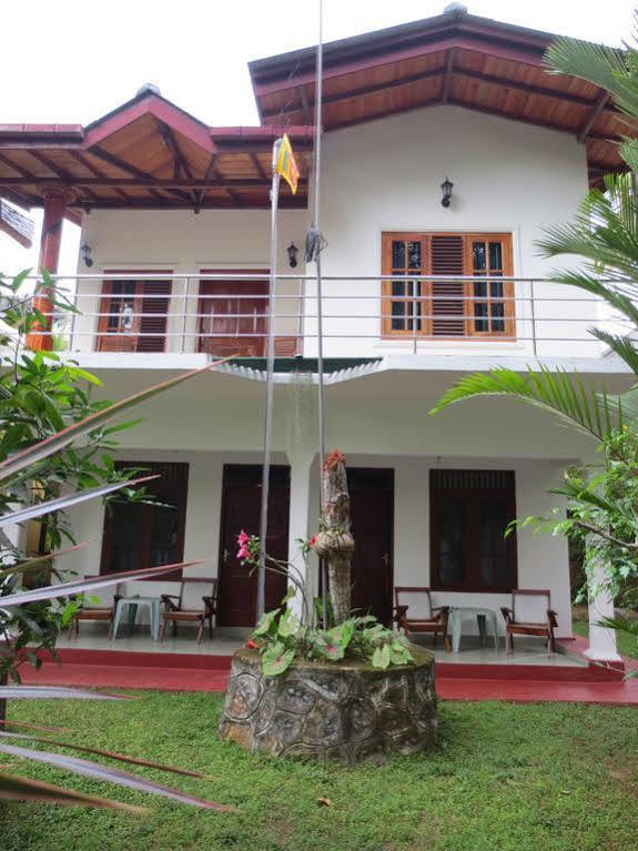 Jungle Holiday Home Hikkaduwa Exterior photo