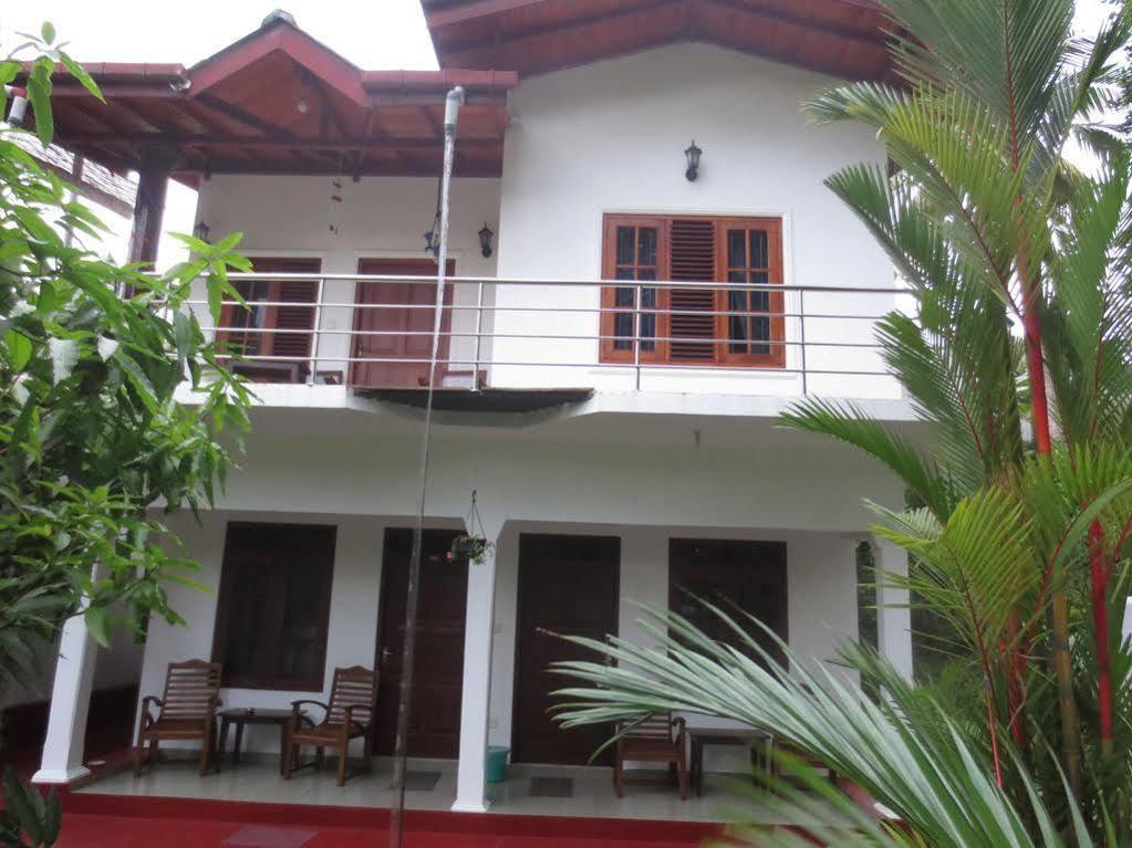 Jungle Holiday Home Hikkaduwa Exterior photo